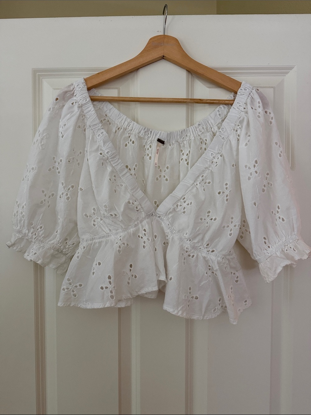 Free People 100% Cotton White Eyelet Peasant Crop Top Blouse Size M